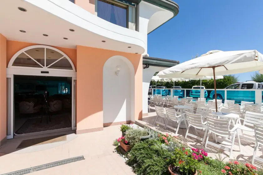 Hotel Mayflower - Image 1