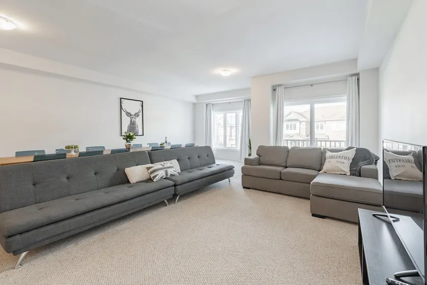 Superb Brand New Spacious Town Home - Image 1