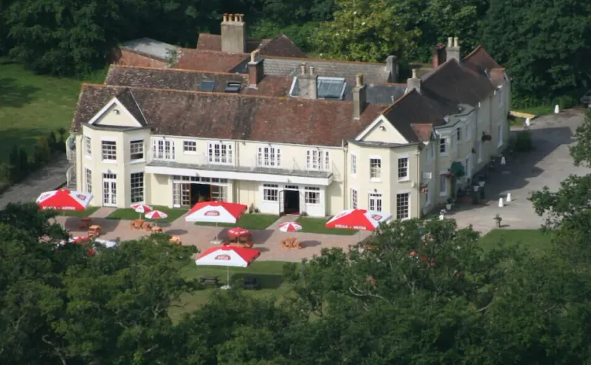 Tyrrells Ford Country Inn & Hotel - Image 1