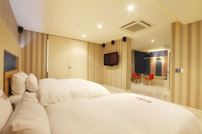Hotel Zara - Image 1