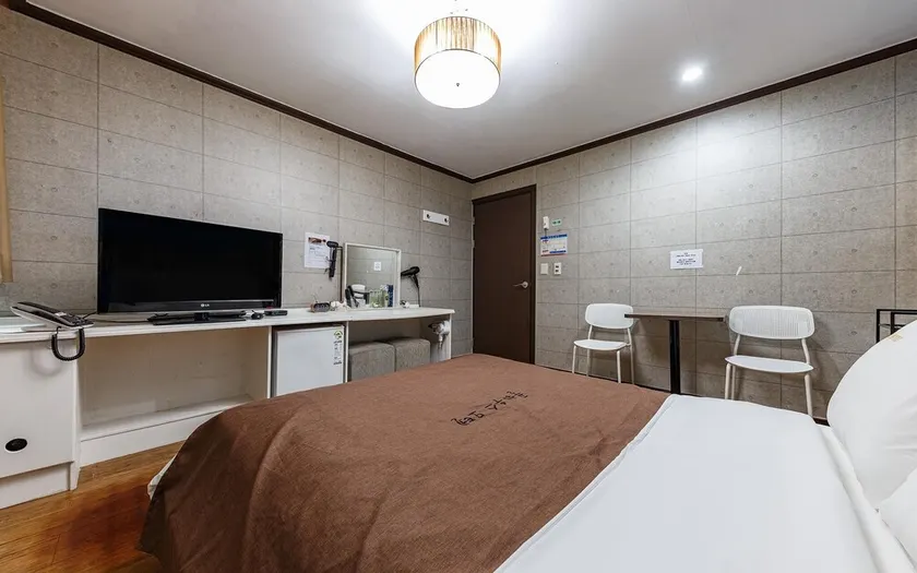 Cheongju Pool House Motel - Image 1