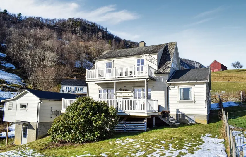 Nice Home in Utåker With 5 Bedrooms and Wifi - Image 1
