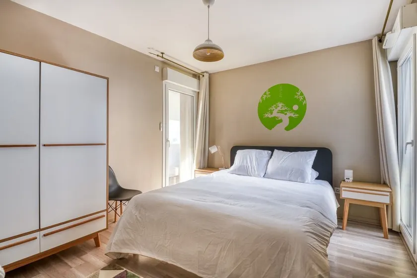 Spacious Apartment With Stunning View of Paris la Défense Fits up to 8 - Image 1