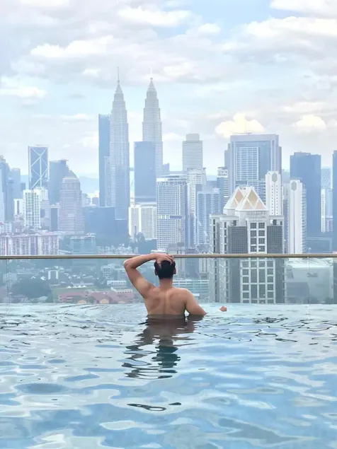 KL Skyline Hostel & Rooftop Infinity Skypool - Image 1