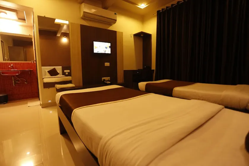 Hotel Sanket Inn by FabHotels - Image 1