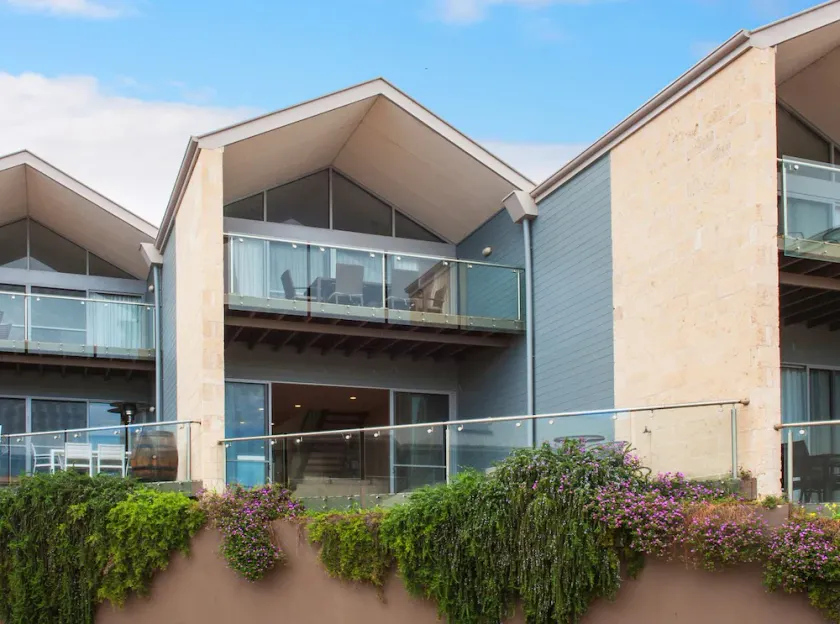 16 Seine Bay Apartment - Image 1