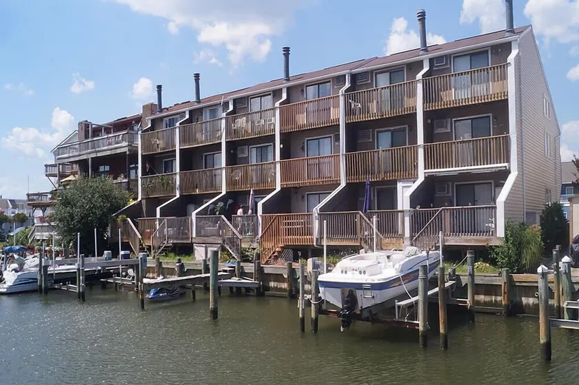 Crab Harbour 4 3 Bedroom Townhouse by RedAwning - Image 1