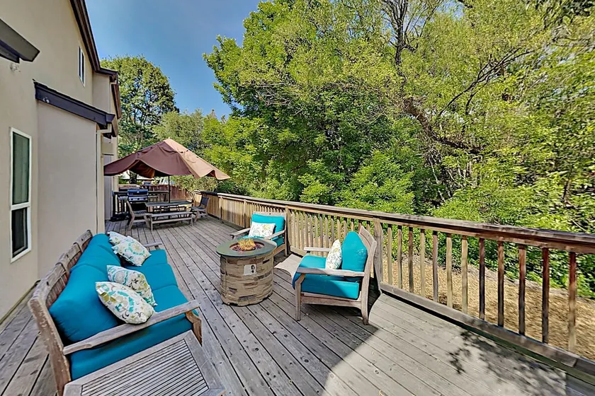 Elegant Creek-side W/ Deck & Private Hot Tub 4 Bedroom Home - Image 1