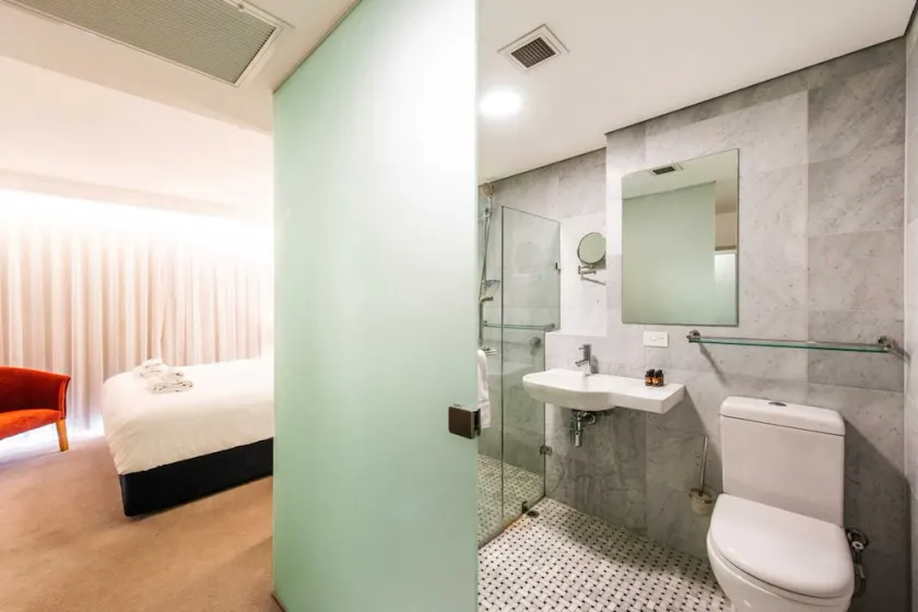 Stylish Room - Enjoy City Views on Rooftop Terrace - Image 1