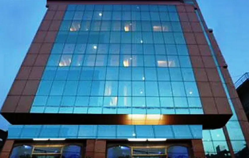 Maxfort Airport Hotel - Image 1