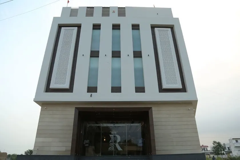 Hotel Ramson Crown - Image 1
