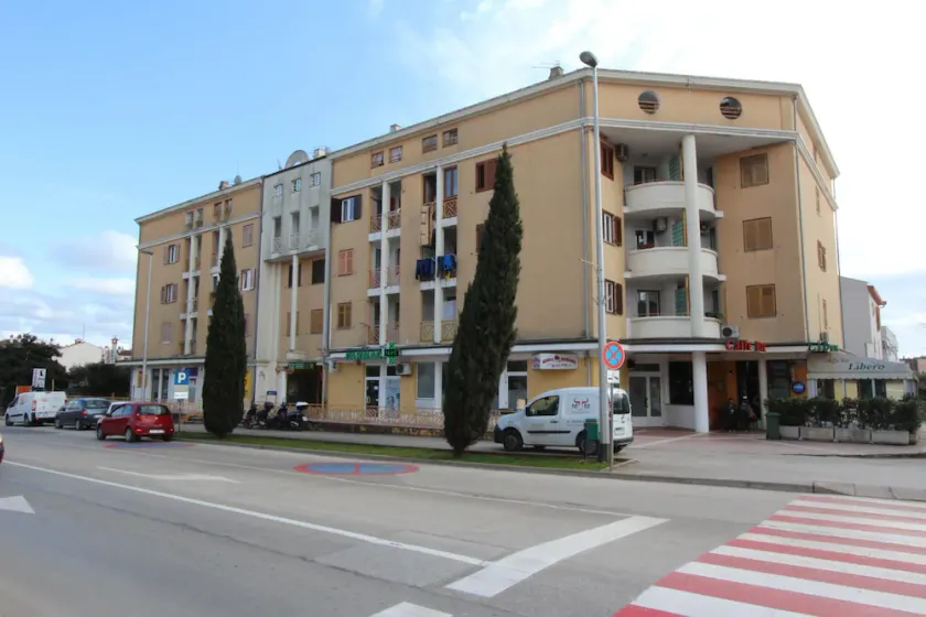 Room Roma - Image 1