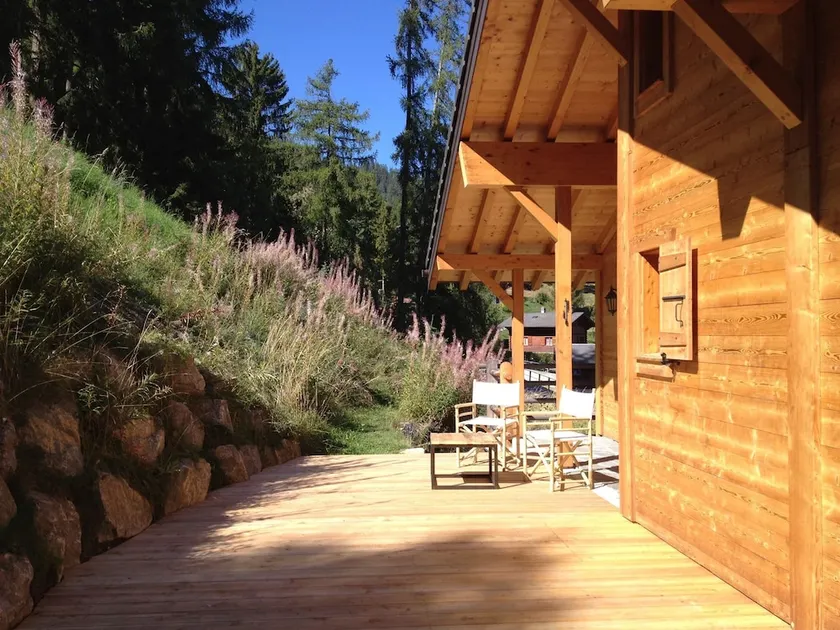 A beautifully located, detached chalet with delightful views in La Tzoumaz. - Image 1
