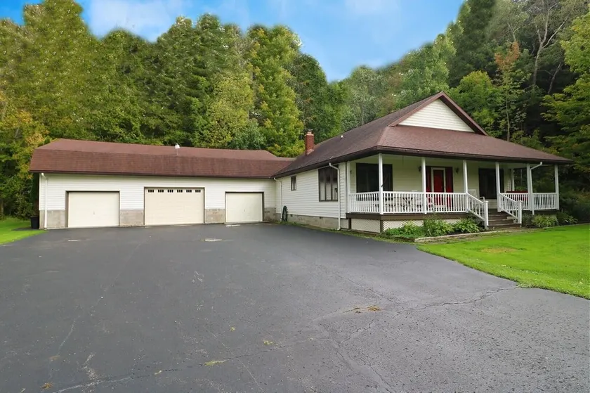 3640 Wells Bay Road 3 Bedroom Home by RedAwning - Image 1