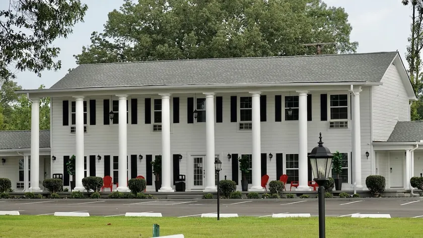 Heritage House Inn - Image 1