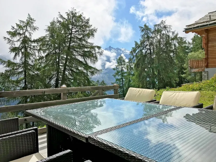A Luxurious 12 Person Chalet With Superb View - Image 1