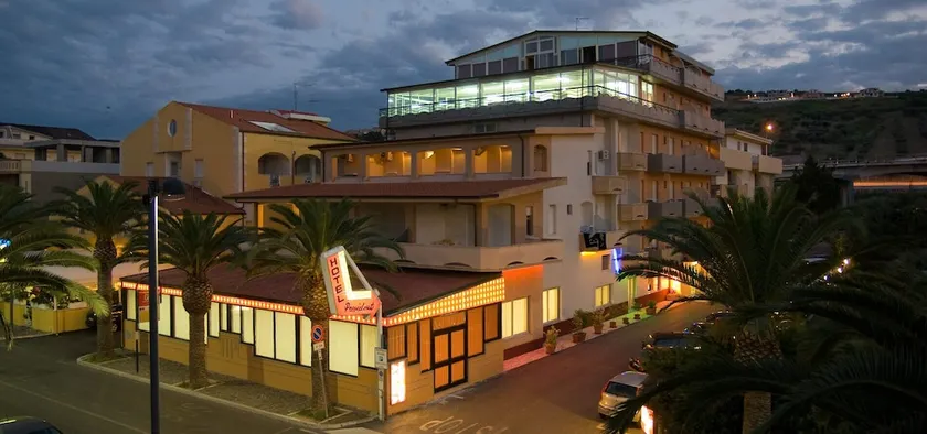 Hotel President - Image 1