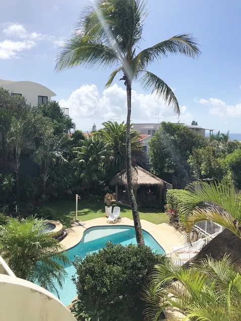 Sunshine Beach Luxe Apartment - Image 1