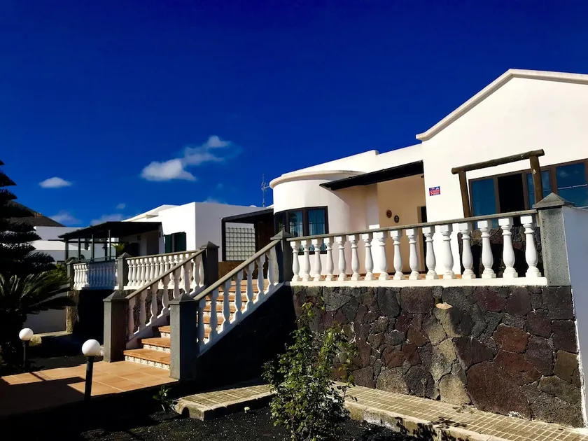 Casa en San Bartolome - Image 1