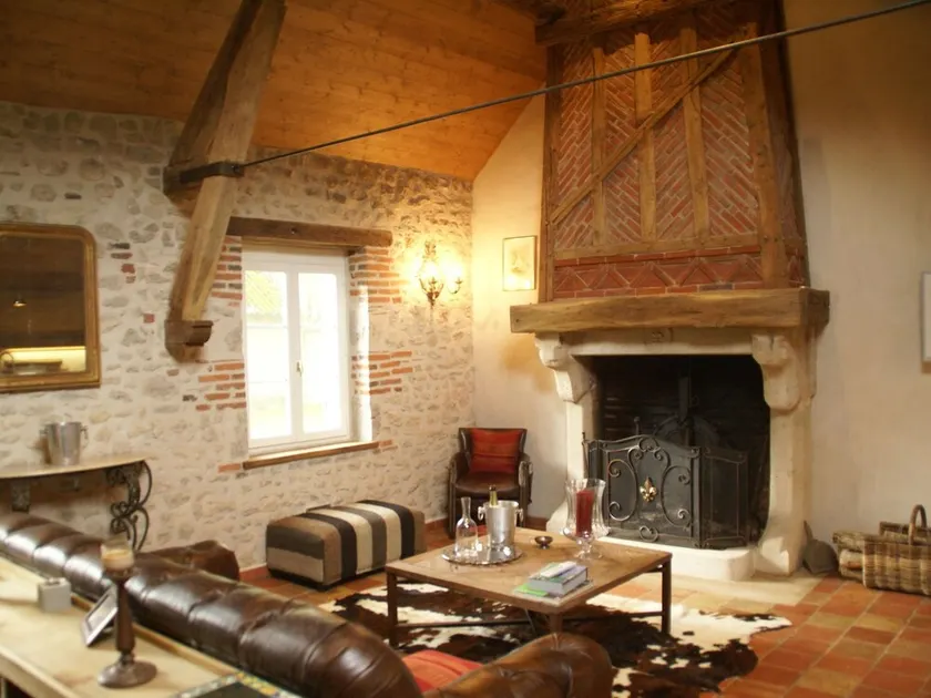 Unique Holiday Home With Pool in Combreux Centre - Image 1