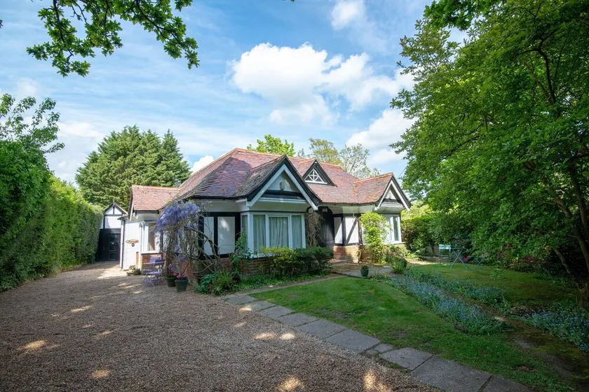 Pinewood Cottage Deluxe Self Catering Apartments - Image 1