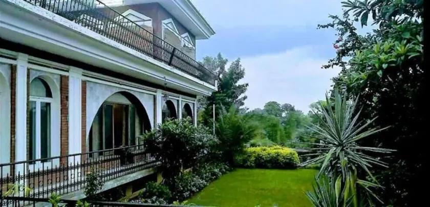 Mulberry House - Image 1