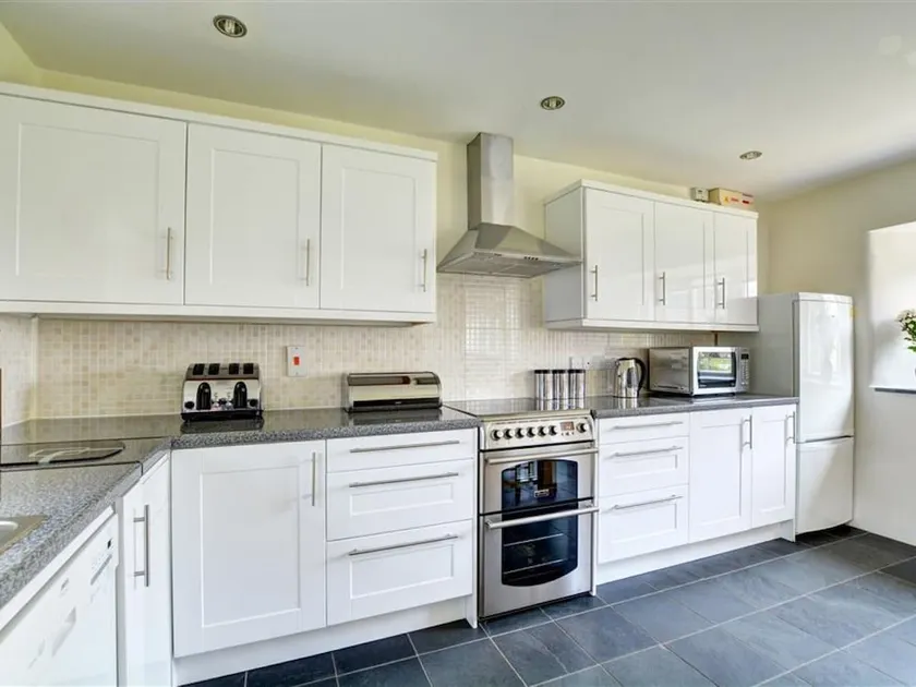 Former Farmhouse in Beautiful Landscape With two En-suite Bathrooms - Image 1