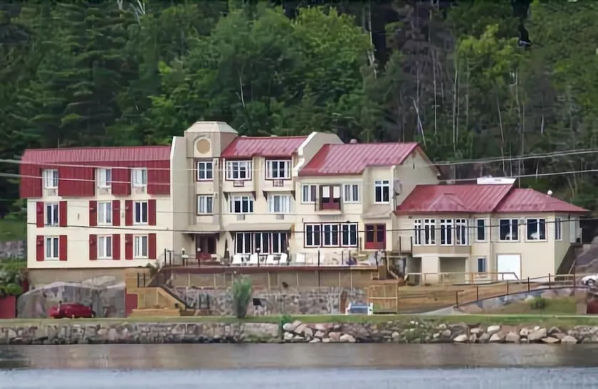 Auberge Du Lac Des Sables - Image 1