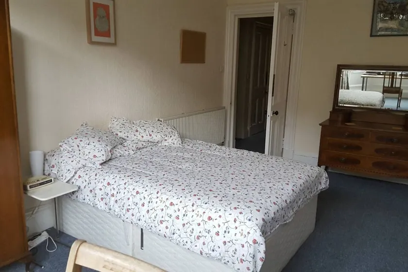 3 Bedroom City Flat in Edinburgh - Image 1