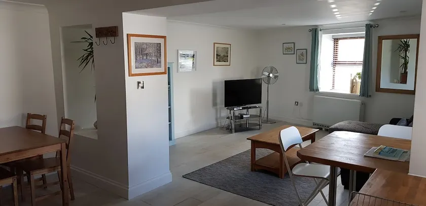 Ark Flats Apartment - Spacious and Modern - Image 1
