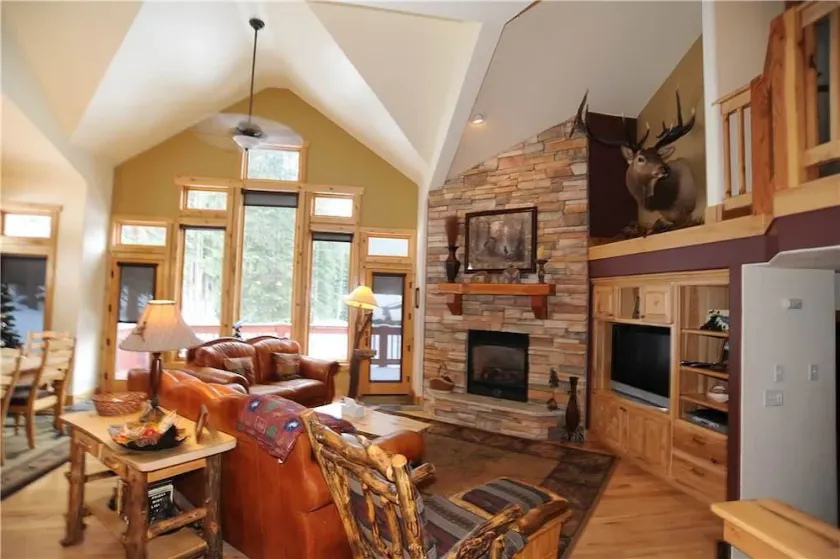 Moose Meadow Retreat Private Home with Hot Tub - Image 1