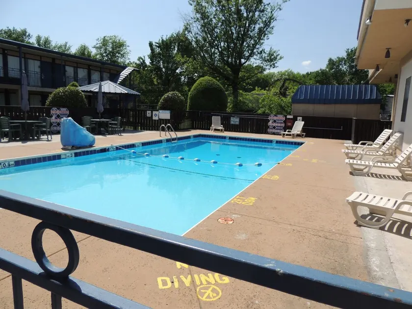 Econo Lodge Durant - Image 1