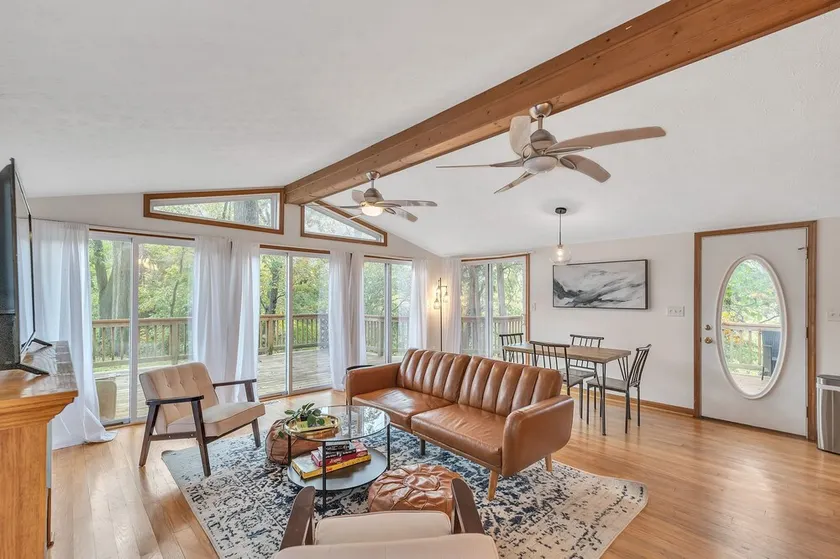 Escape To This River Home With Mountain Views 2 Bedroom Home by Redawning - Image 1