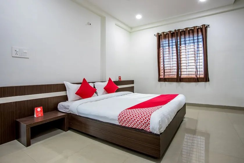 OYO 10600 Hotel 7th Cloud - Image 1