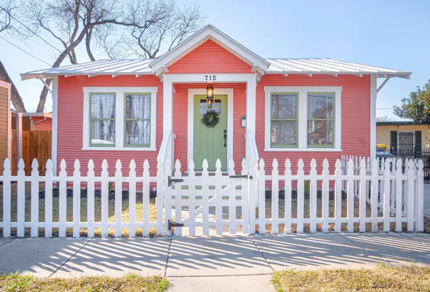 Dazzling 3 Br/2 BA Home Near Downtown Tower Americas - Image 1
