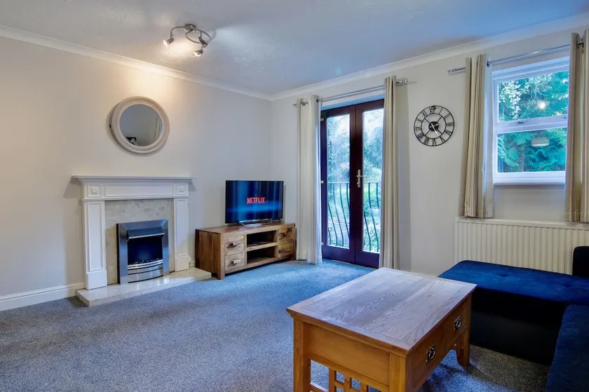 Large Home Central Exeter - Image 1
