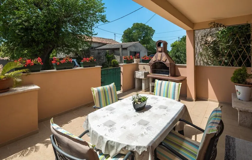 Stunning Home in Sosici With Wifi and 2 Bedrooms - Image 1