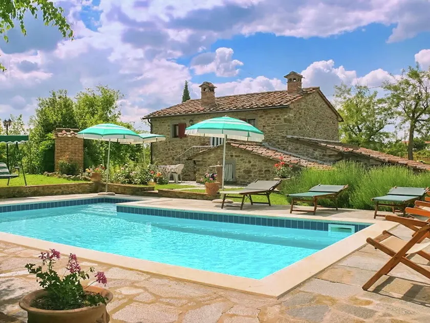 Gorgeous Holiday Home in Fratticciola With Swimming Pool - Image 1