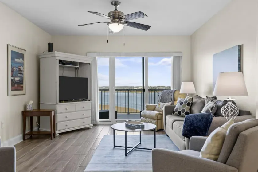 Yacht Club Dream 3 Bedroom Condo by Redawning - Image 1