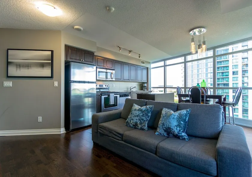 Toronto Escape - The Amber Suite - Image 1