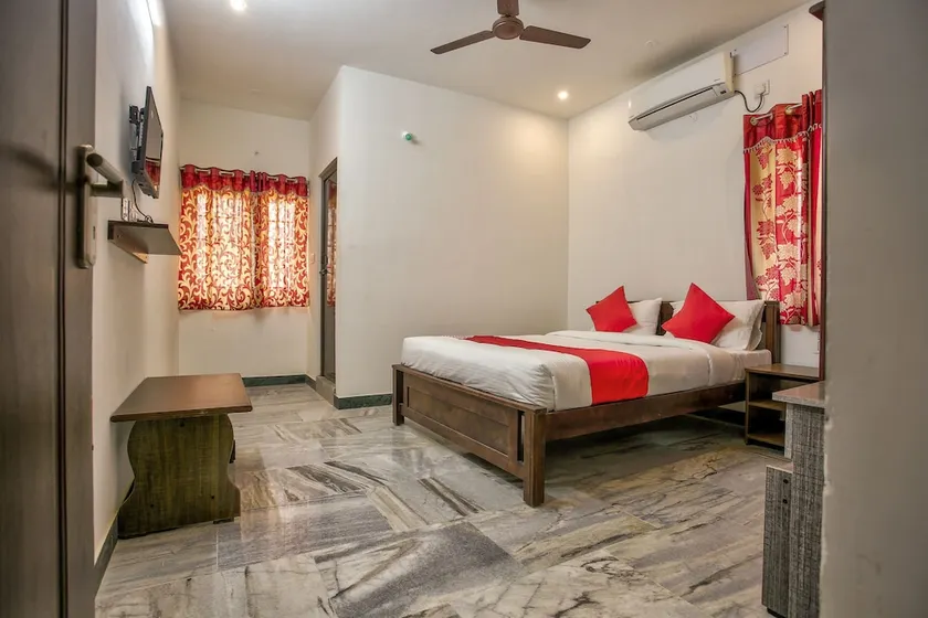 Leo's Home Stay by OYO Rooms - Image 1
