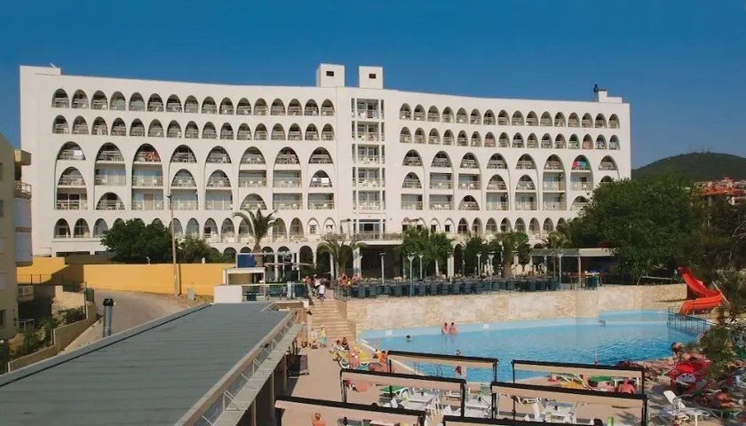 Golden Day Wings Hotel - Image 1