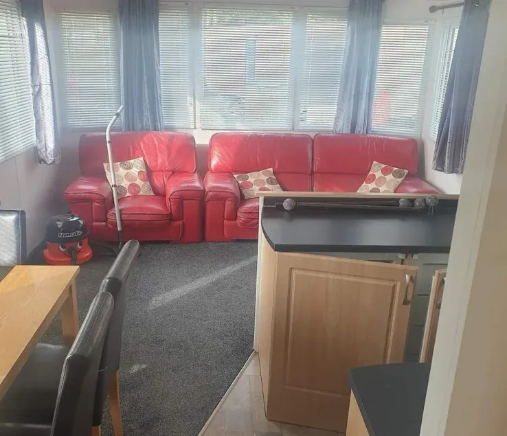 Lovely 2 Bed Caravan on the Aquadrome NN3 9DA - Image 1