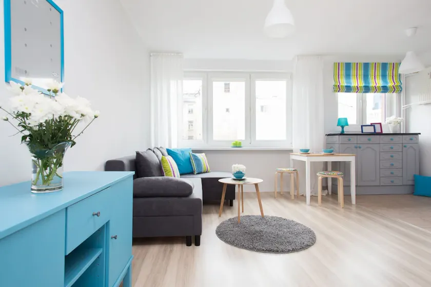 Turquoise Studio Zelazna - Image 1