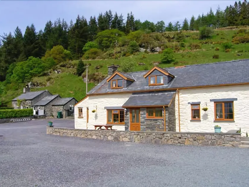 Henrhiw Uchaf - Image 1