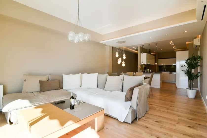 142m² Bright Alimos Apartment with Marina View - Image 1
