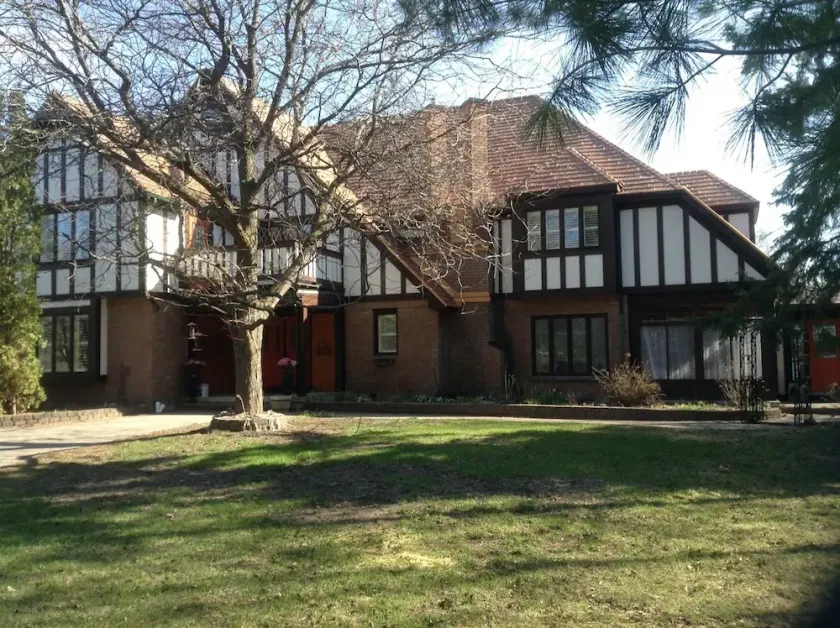 Moonstone Manor Bed & Breakfast - Image 1