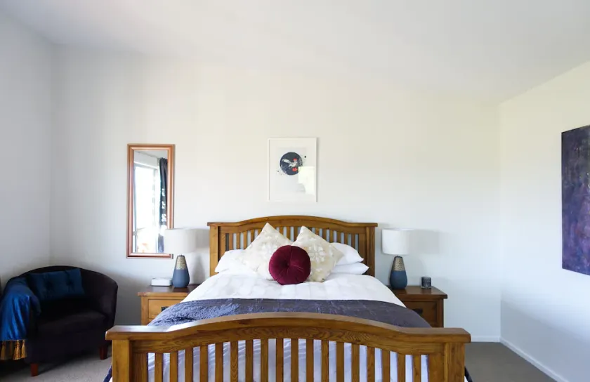 Tasman Hill Lodge - Image 1