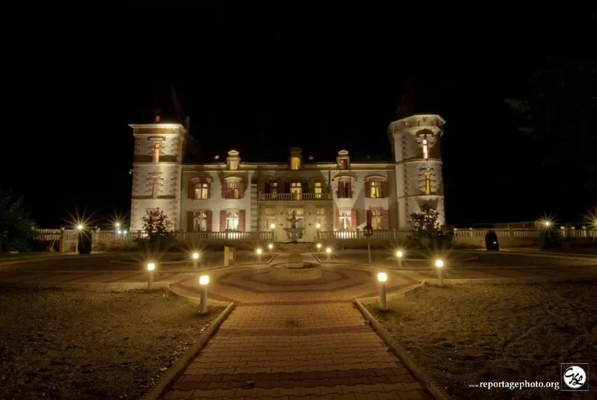 Chateau de Lastours Chambres d'hotes - Image 1