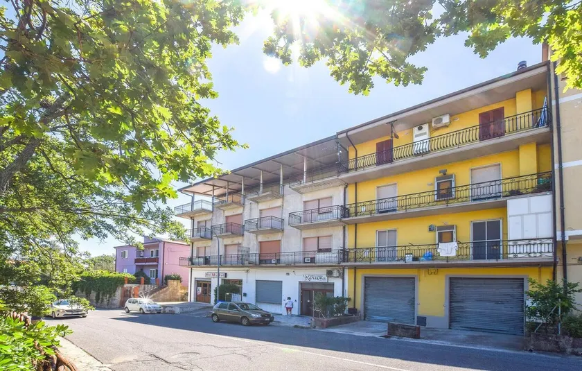 Beautiful Apartment in Montepaone With 3 Bedrooms - Image 1